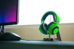 Razer Kraken Pro V2: Lightweight Aluminum Headband - Retractable Mic - in-Line Remote - Gaming Headset Works with PC, PS4, Xbox One, Switch, & Mobile Devices - Green - Image 4